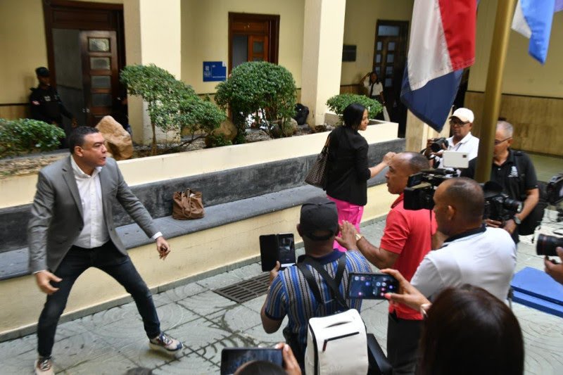 MP solicita prisión preventiva para hombre que agredió a otro en el patio del Palacio de Justicia de Ciudad Nueva