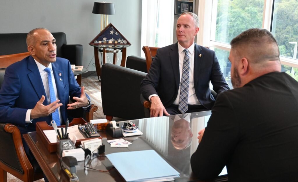 PRESIDENTE DE LA DNCD SOSTIENE REUNIÓN DE ALTO NIVEL CON LA DEA; CONSOLIDAN ESTRATEGIAS CONJUNTAS
