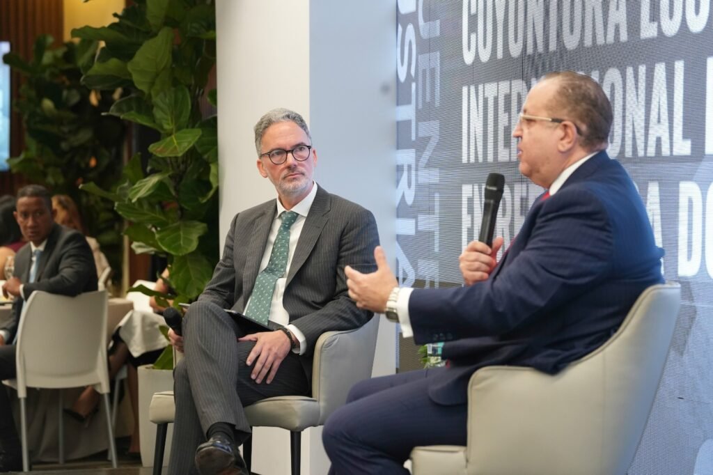 Magín Díaz: “Gobierno enfrenta crisis con responsabilidad fiscal y sensibilidad social”