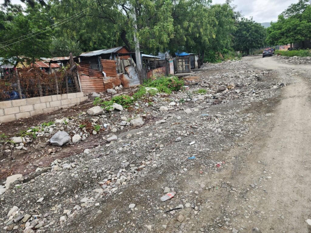 Una comunidad del Sur sobrevive sin puente ni carretera ante emergencias