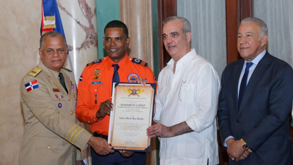 Gobierno venezolano confiere a RD Orden Héroe de Venezuela por contribución ante terremotos Gobierno venezolano