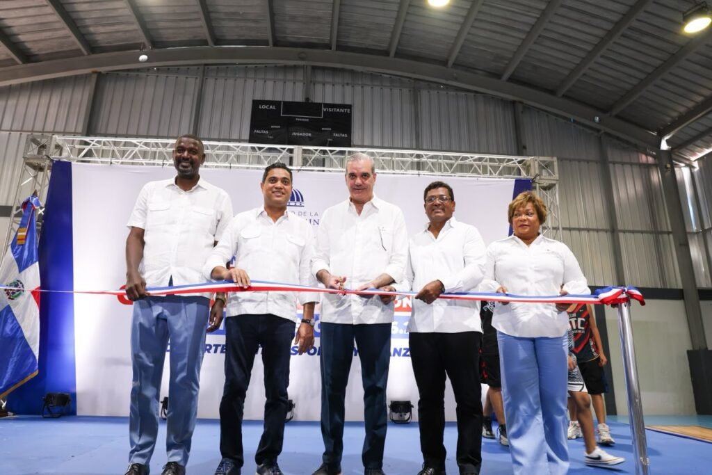Presidente Abinader y ministro Kelvin Cruz