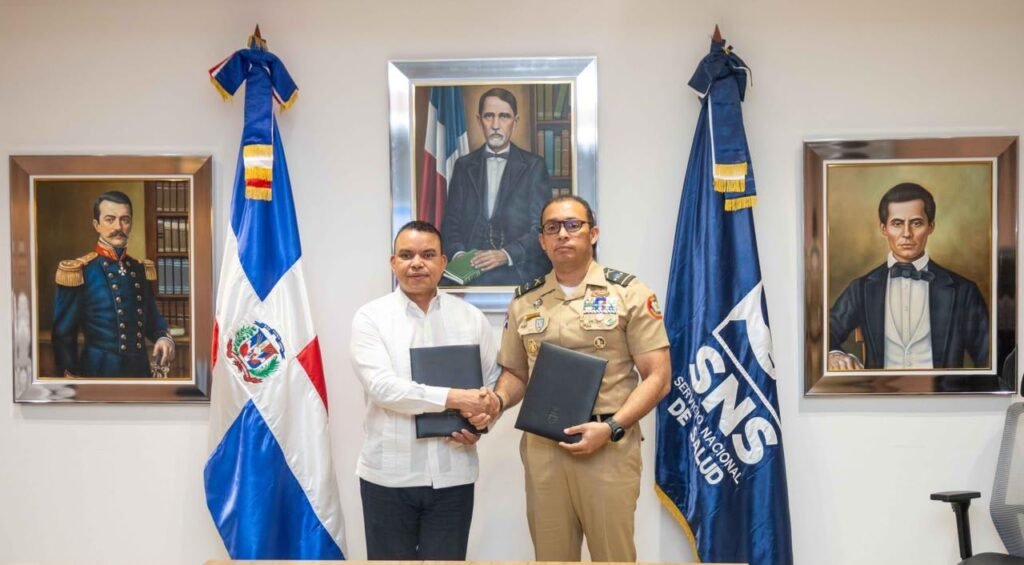 Ejército y el SNS firman acuerdo interinstitucional para fortalecer la atención médica y la seguridad en centros de salud Ejército y el SNS
